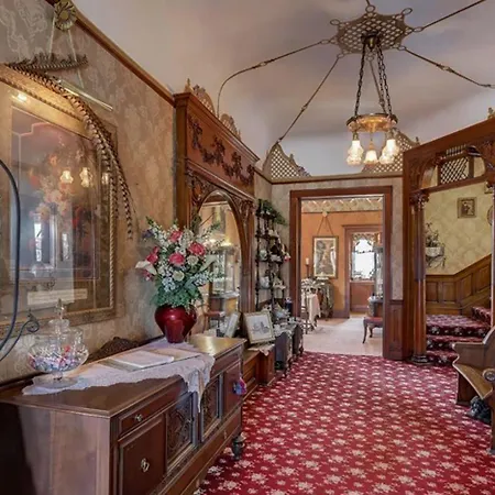 Schuster Mansion Bed & Breakfast-3